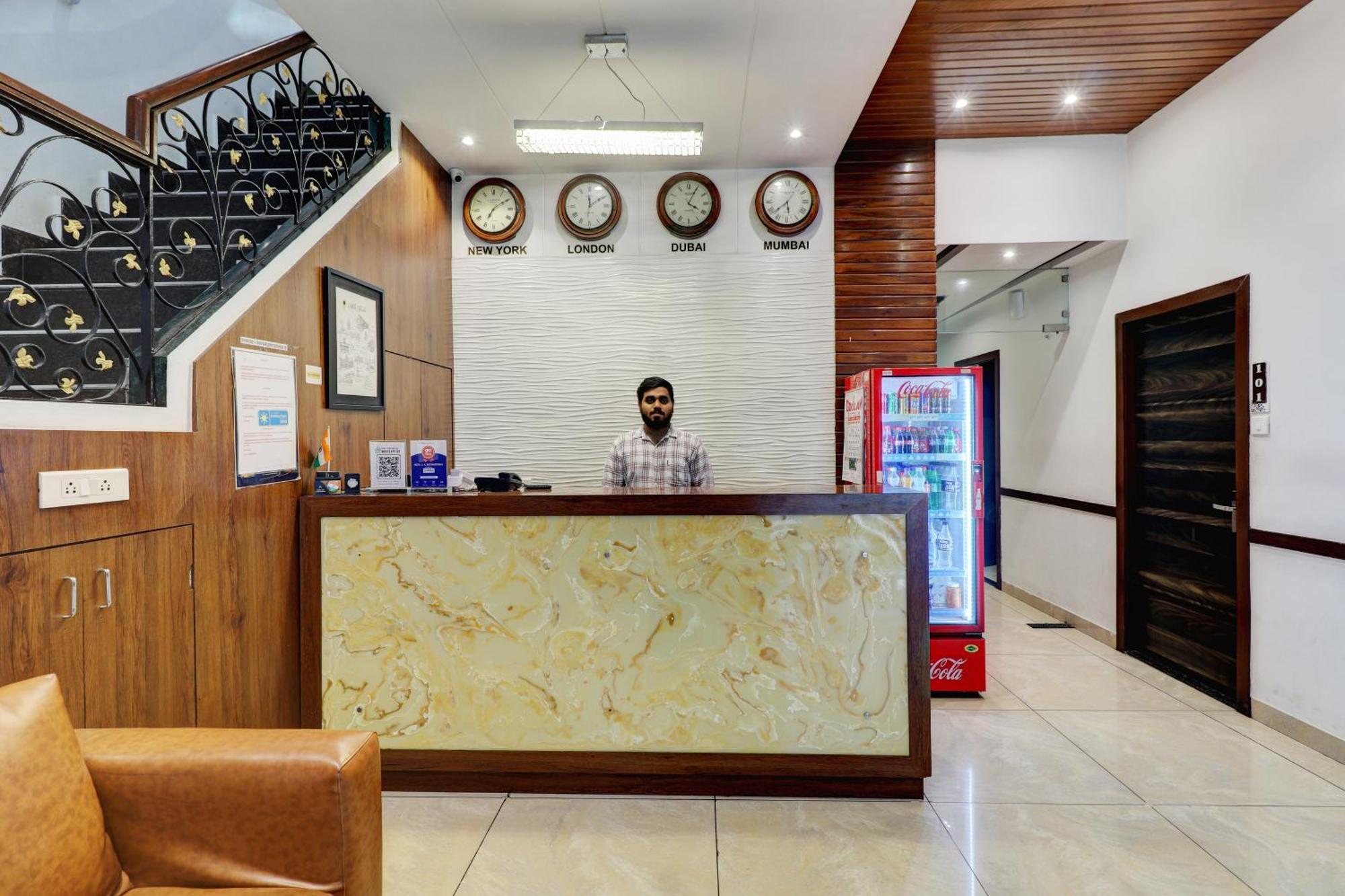 Hotel A. K. International - Fort Mumbai Bagian luar foto