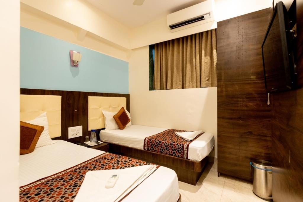 Hotel A. K. International - Fort Mumbai Bagian luar foto